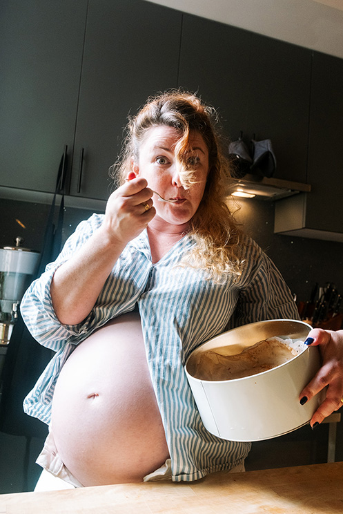 pregnant mom eating cake in her apartment in Manhattan
